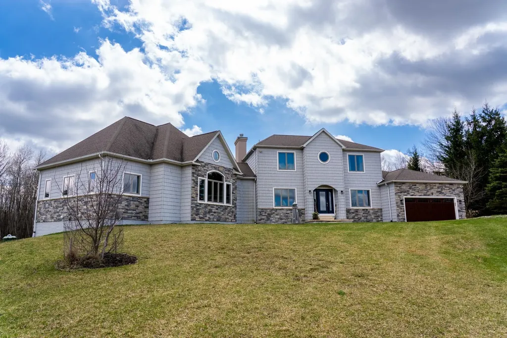 3195 S Rolland Road Broomfield Township MI 49340