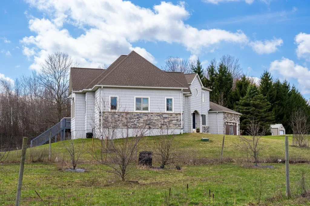 3195 S Rolland Road Broomfield Township MI 49340