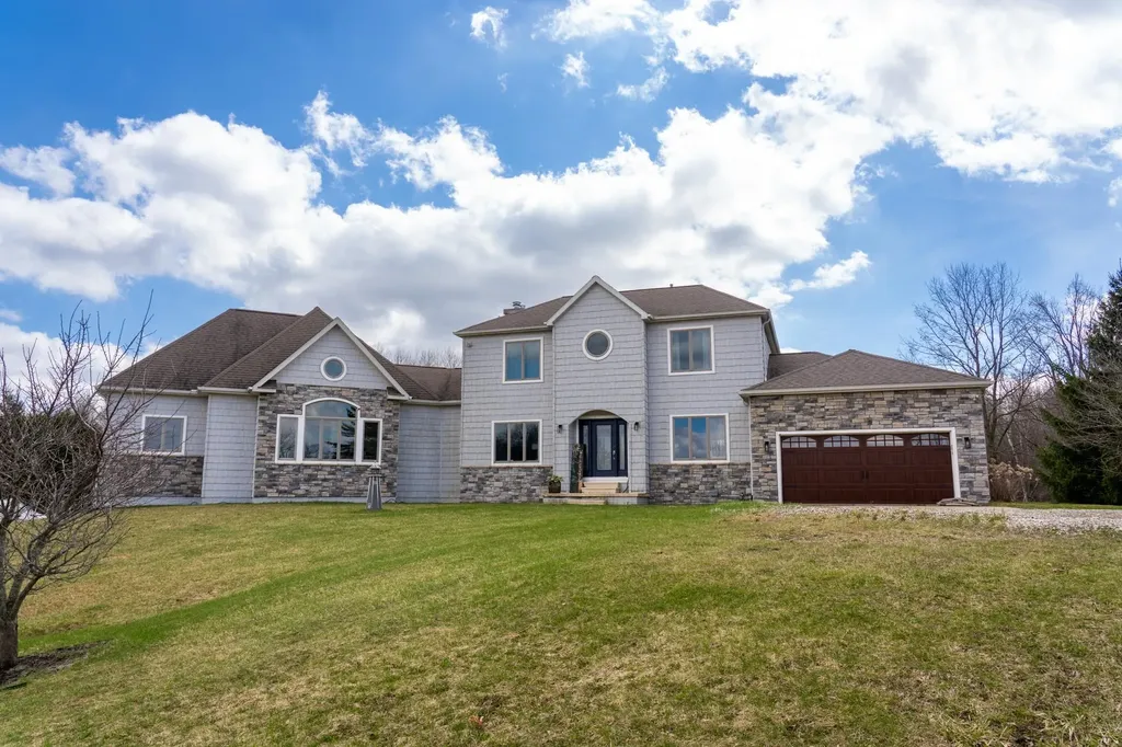 3195 S Rolland Road Broomfield Township MI 49340