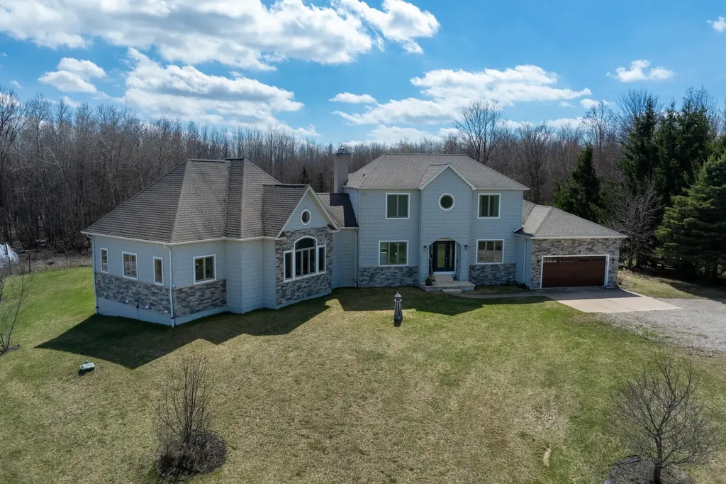 3195 S Rolland Road Broomfield Township MI 49340