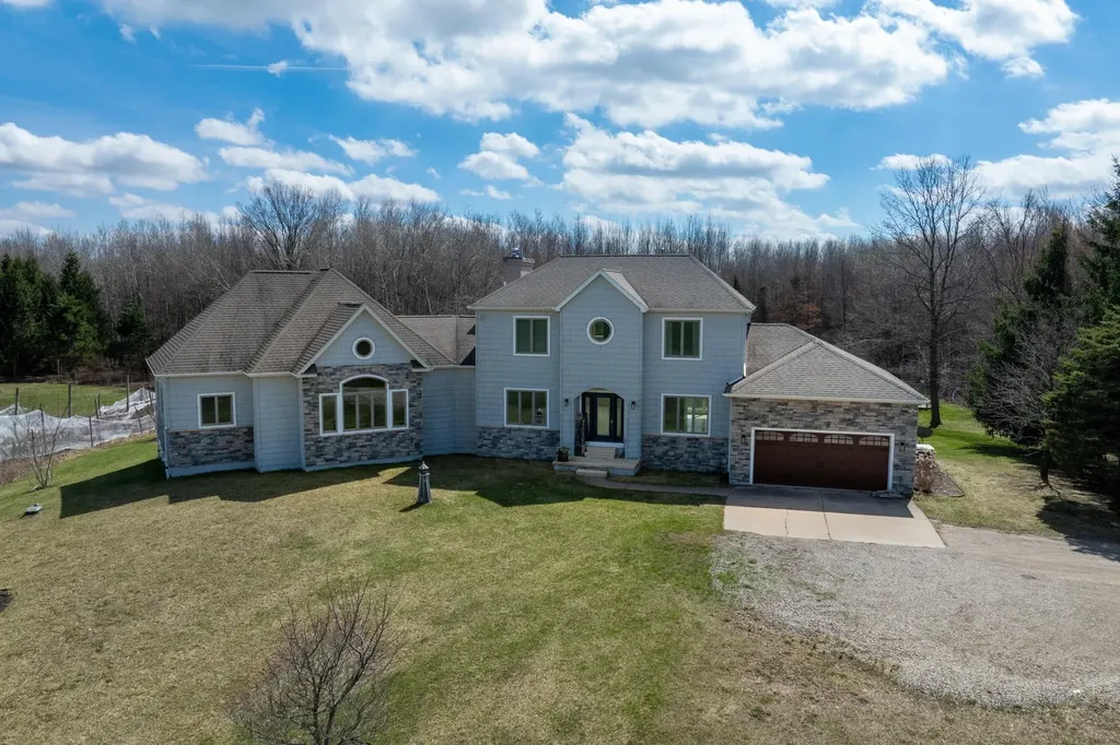 3195 S Rolland Road Broomfield Township MI 49340