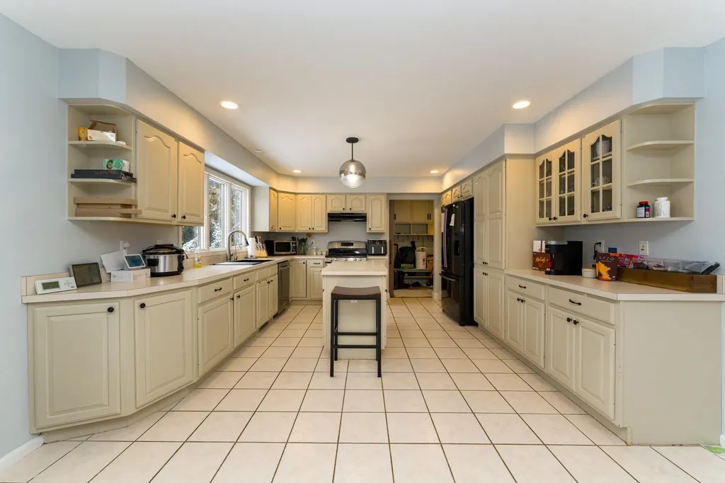 3195 S Rolland Road Broomfield Township MI 49340