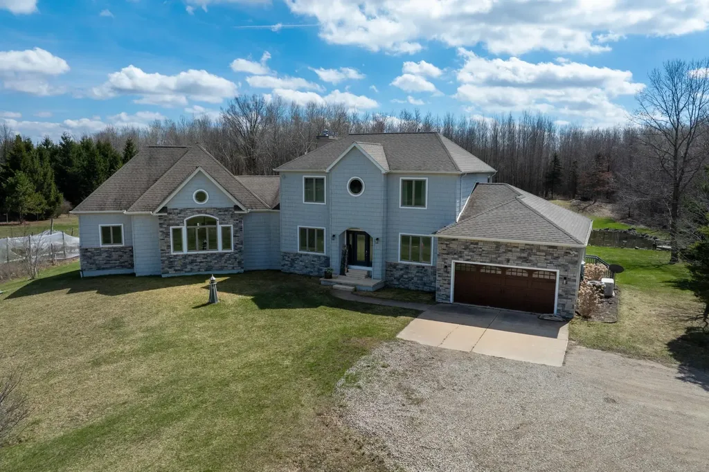 3195 S Rolland Road Broomfield Township MI 49340