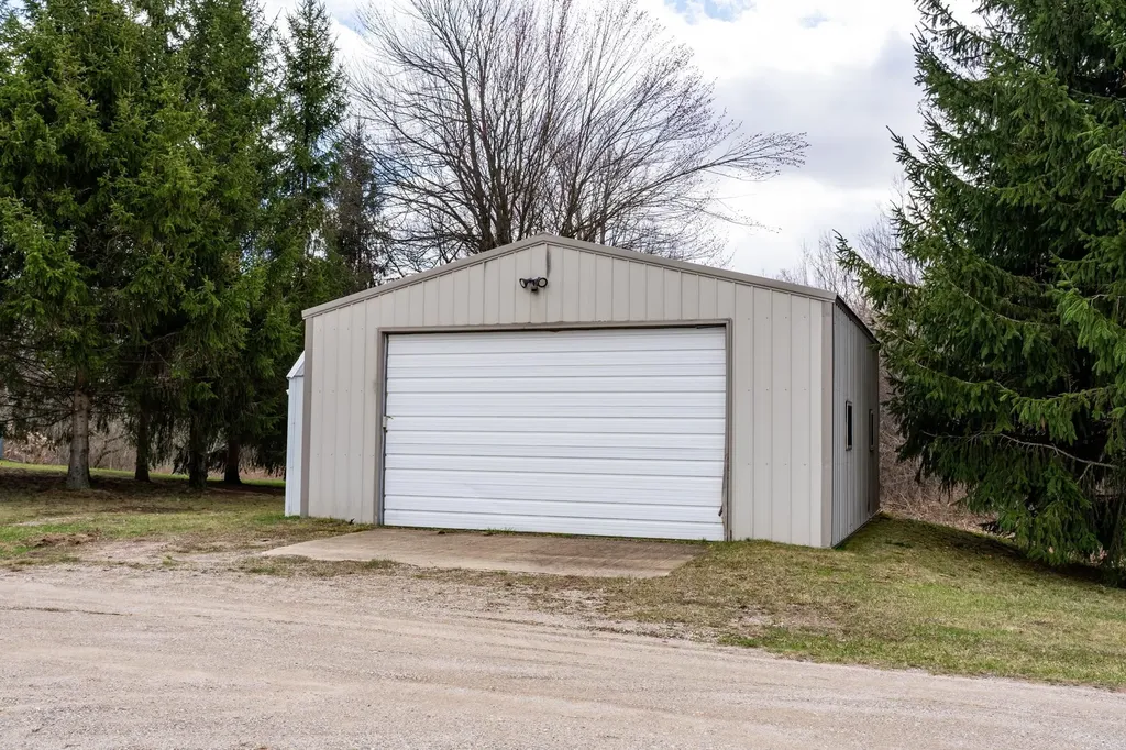 3195 S Rolland Road Broomfield Township MI 49340
