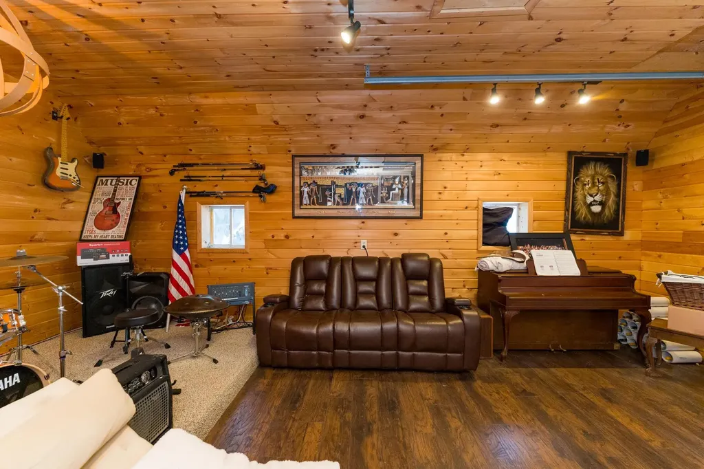 3195 S Rolland Road Broomfield Township MI 49340