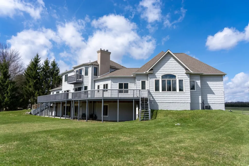 3195 S Rolland Road Broomfield Township MI 49340