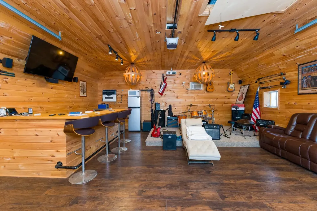 3195 S Rolland Road Broomfield Township MI 49340