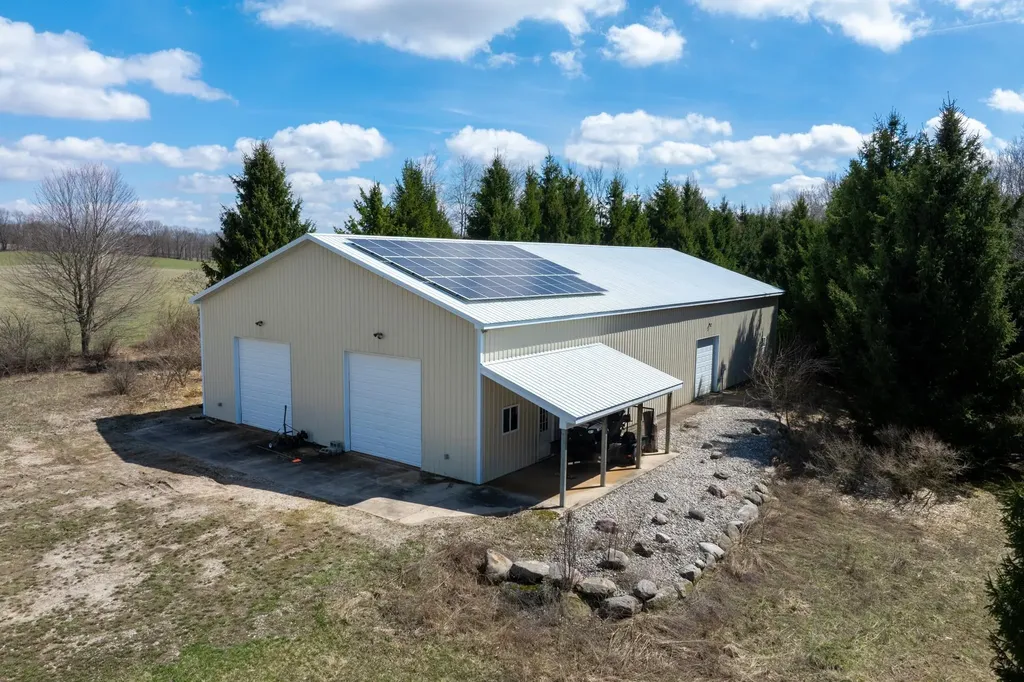 3195 S Rolland Road Broomfield Township MI 49340