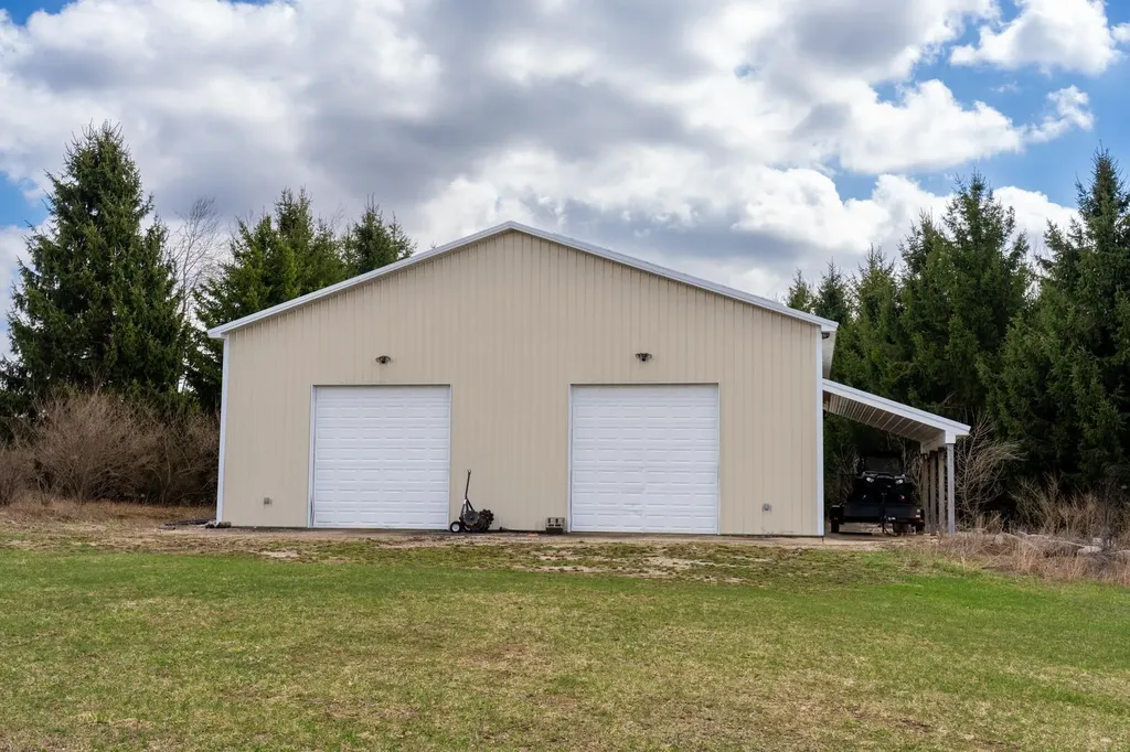 3195 S Rolland Road Broomfield Township MI 49340