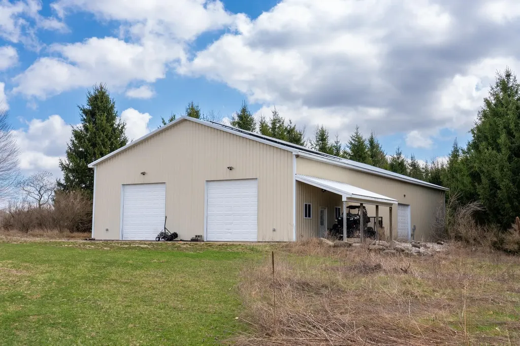 3195 S Rolland Road Broomfield Township MI 49340