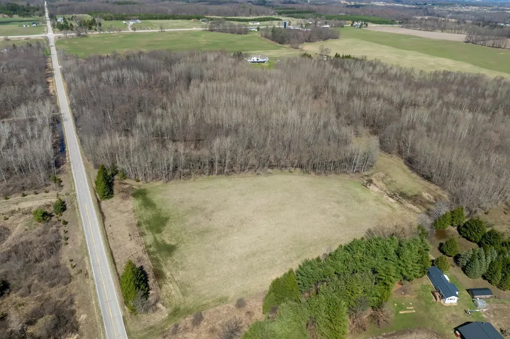 3195 S Rolland Road Broomfield Township MI 49340