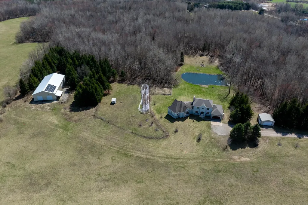 3195 S Rolland Road Broomfield Township MI 49340