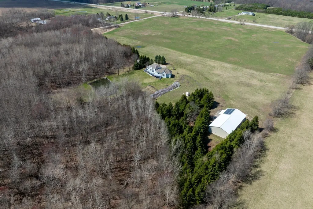 3195 S Rolland Road Broomfield Township MI 49340