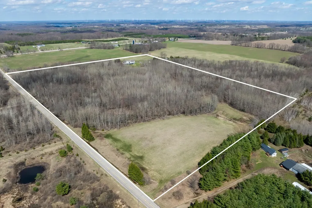 3195 S Rolland Road Broomfield Township MI 49340