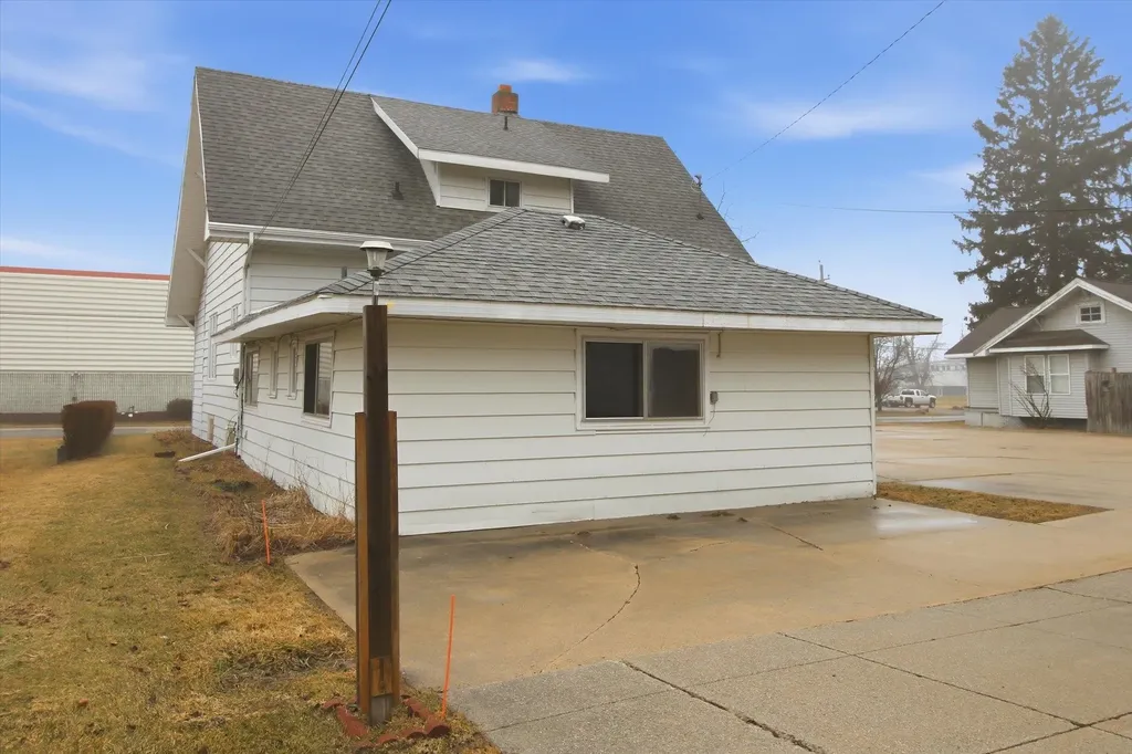 430 Bridge Avenue Alma City MI 48801