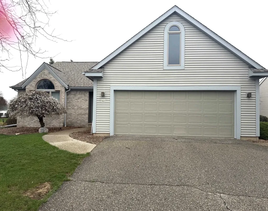 5620 W Spring Knoll Drive Monitor Charter Township MI 48706