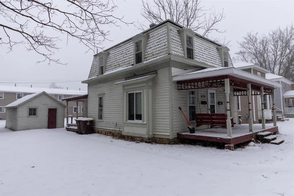 628 Oak Mt. Pleasant City MI 48858