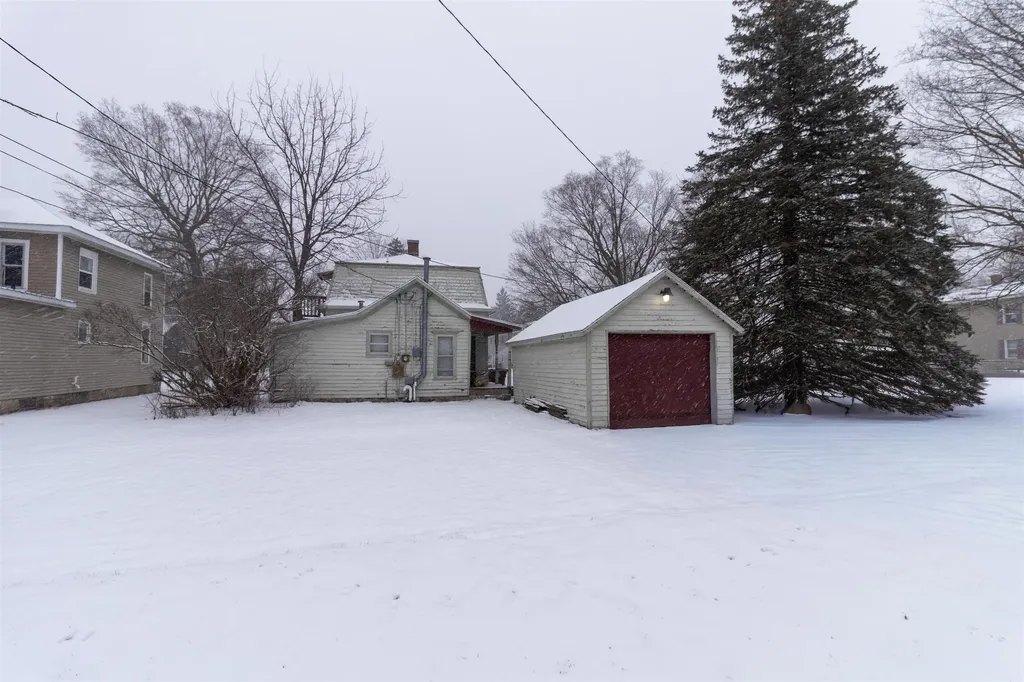 628 Oak Mt. Pleasant City MI 48858