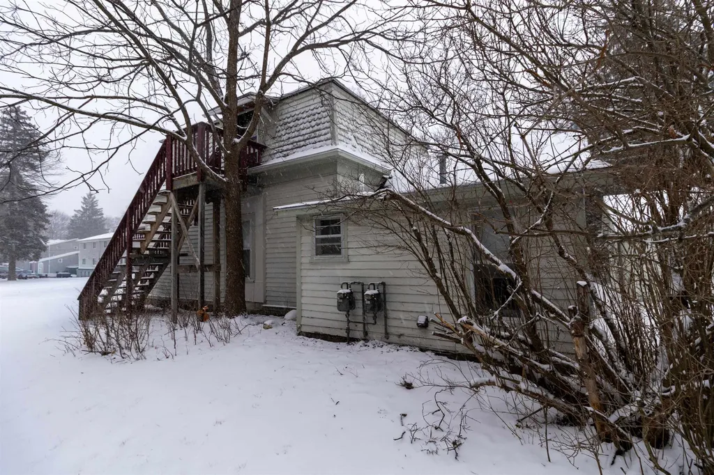 628 Oak Mt. Pleasant City MI 48858