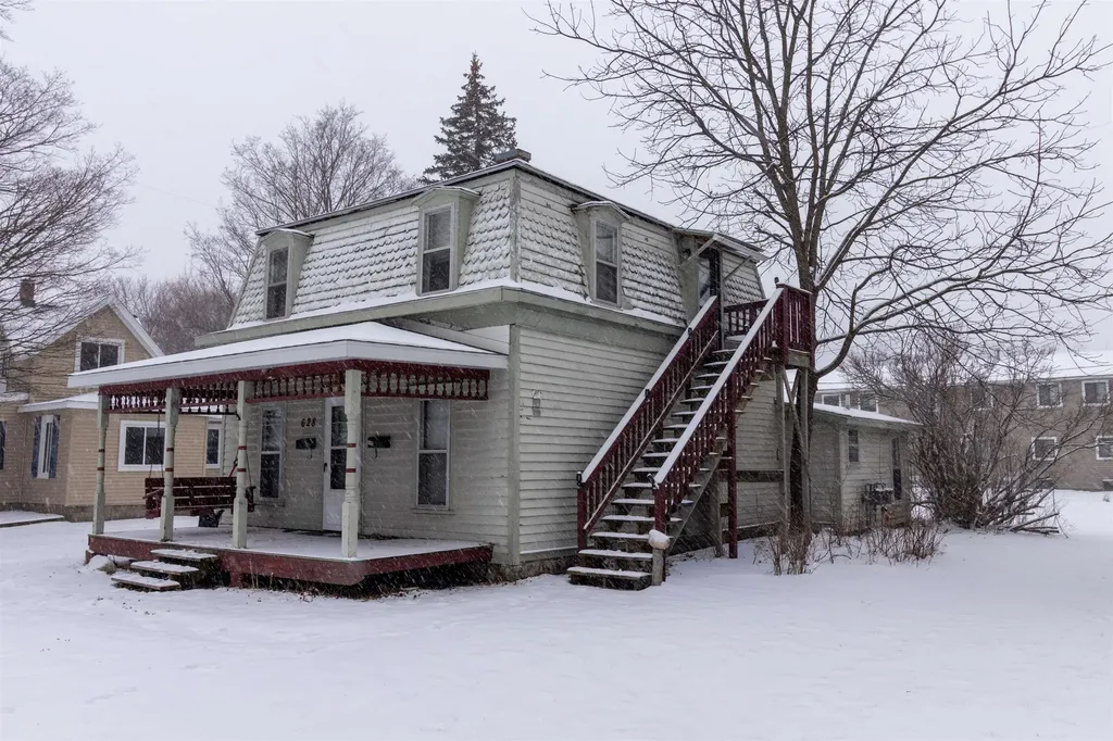 628 Oak Mt. Pleasant City MI 48858