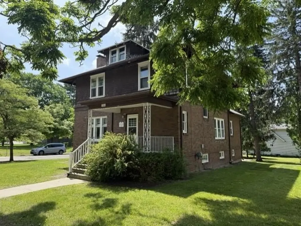 701 W Center Street Alma City MI 48801