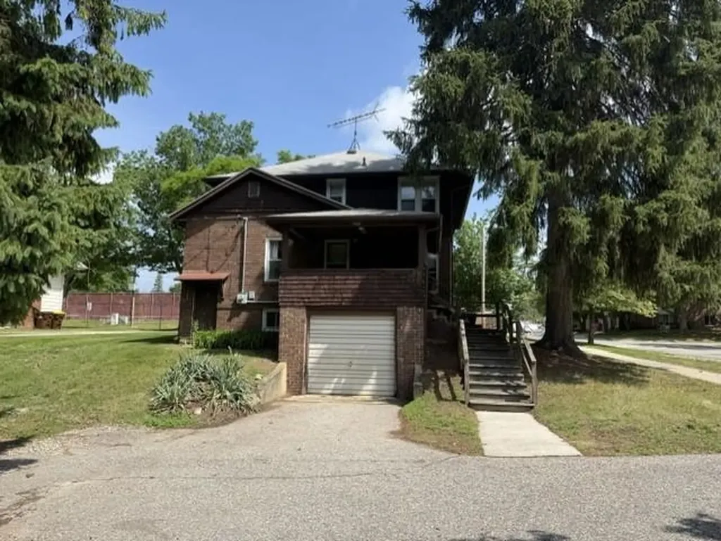 701 W Center Street Alma City MI 48801