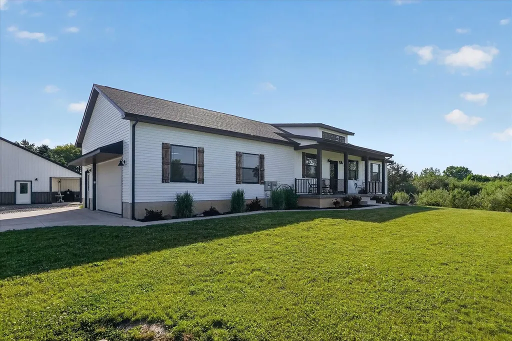 11095 Sundog Trail Fulton Township MI 48871