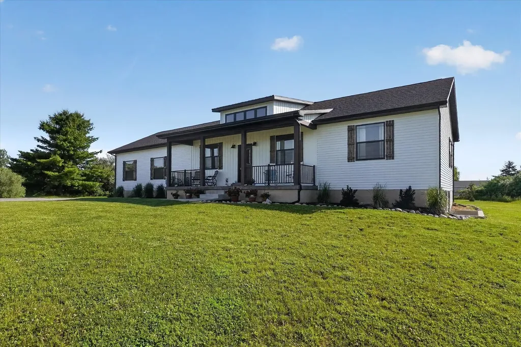 11095 Sundog Trail Fulton Township MI 48871