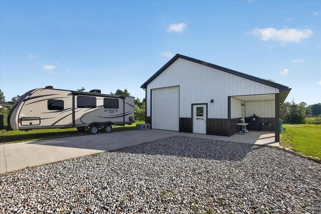 11095 Sundog Trail Fulton Township MI 48871