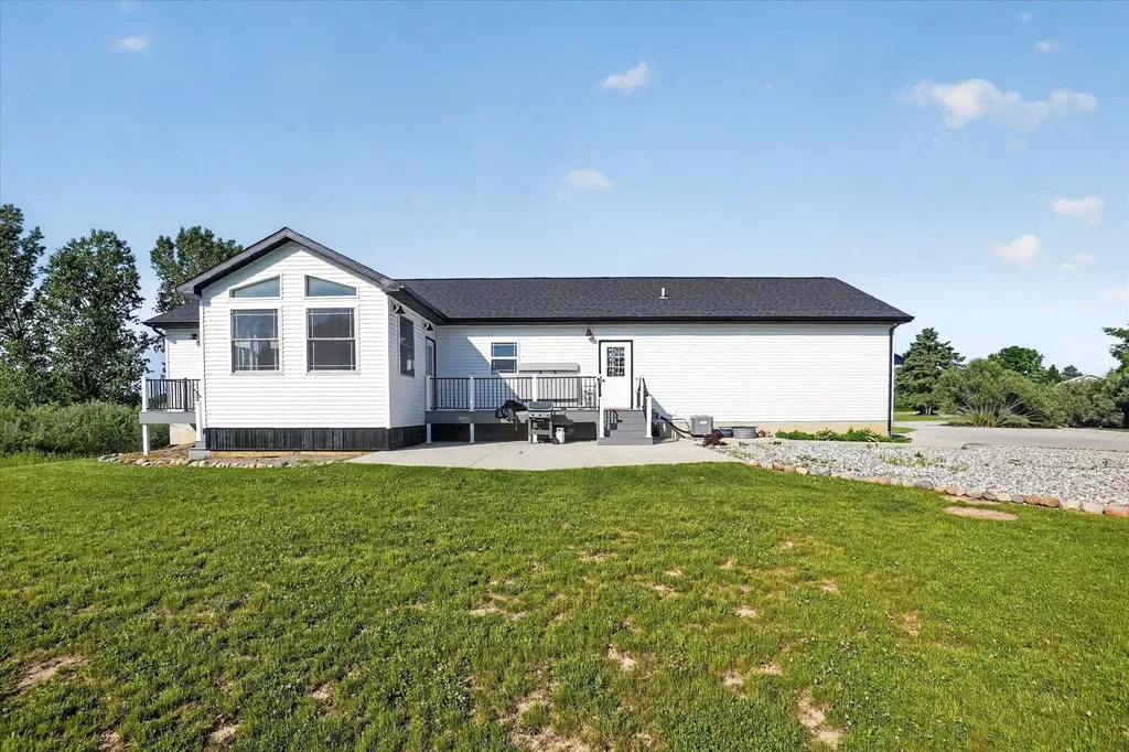 11095 Sundog Trail Fulton Township MI 48871