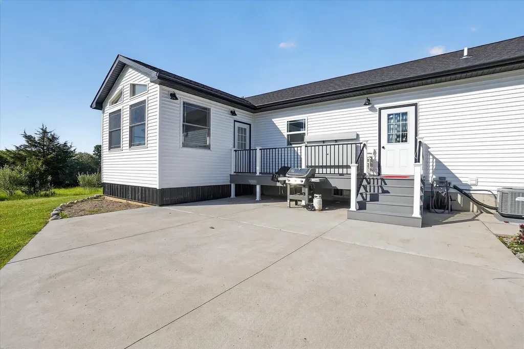 11095 Sundog Trail Fulton Township MI 48871