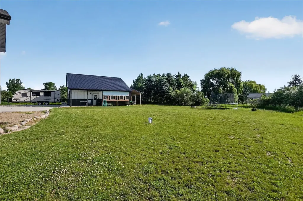 11095 Sundog Trail Fulton Township MI 48871