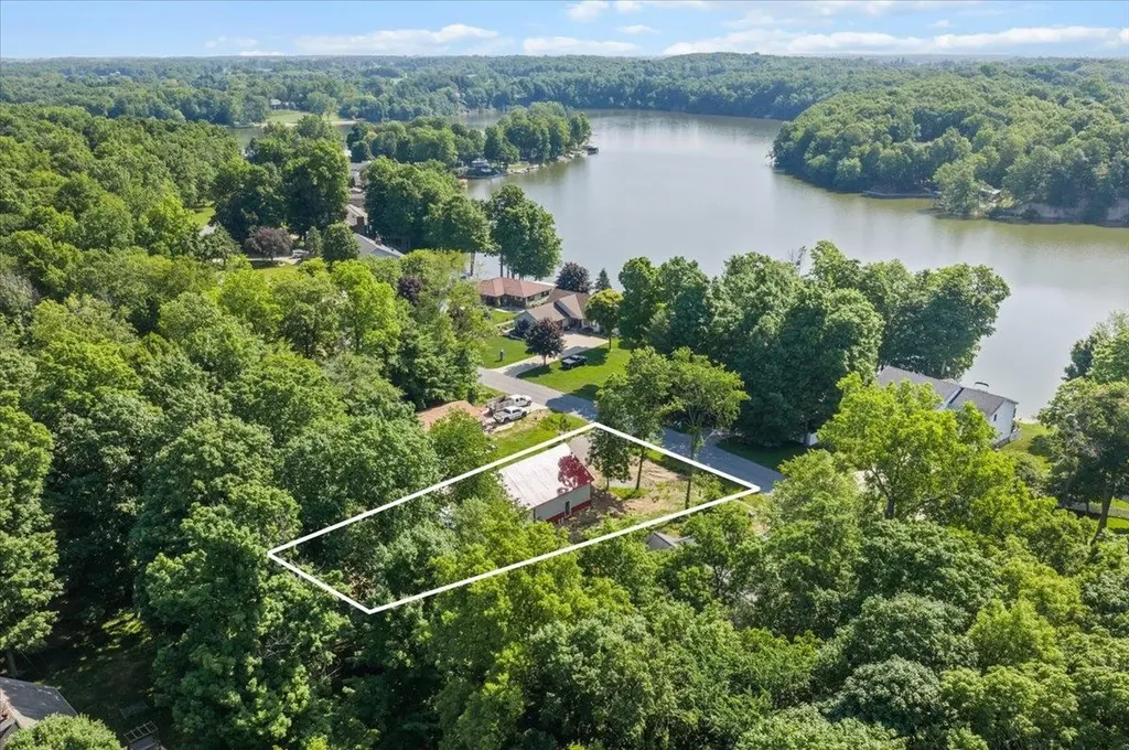 10234 Lakeside Drive Fulton Township MI 48871