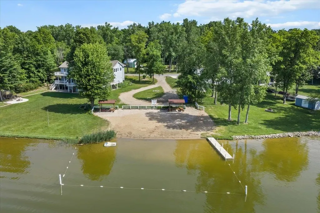 10234 Lakeside Drive Fulton Township MI 48871