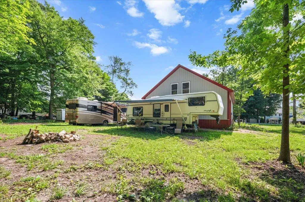 10234 Lakeside Drive Fulton Township MI 48871