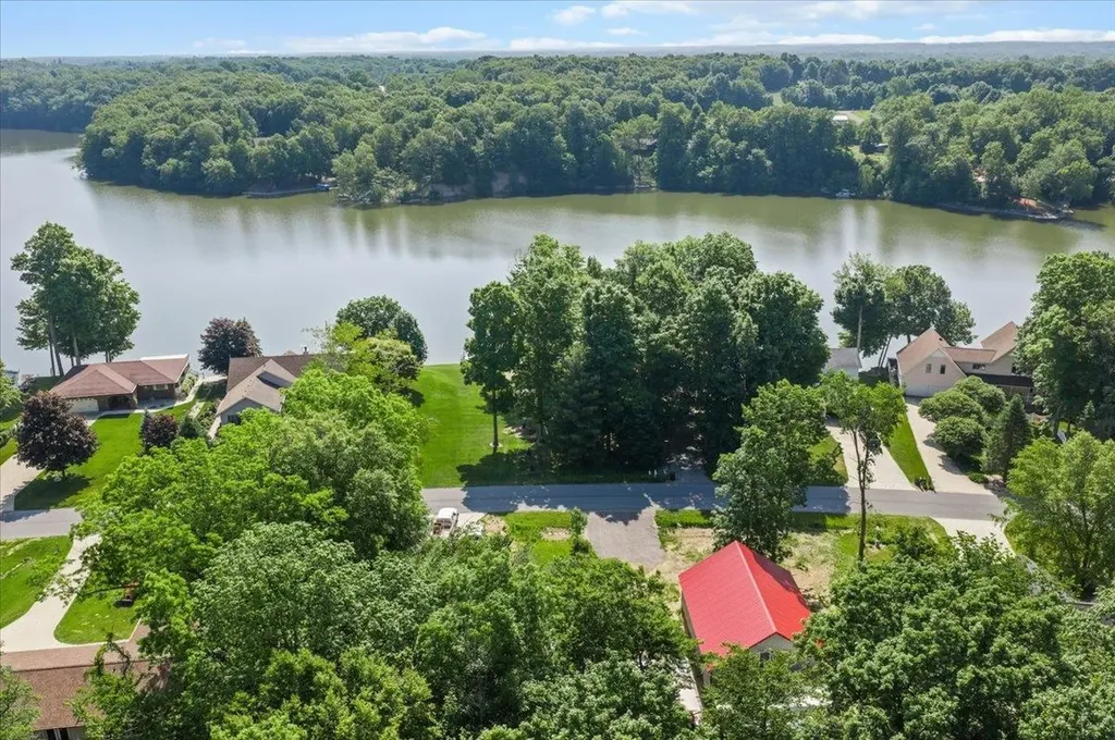 10234 Lakeside Drive Fulton Township MI 48871