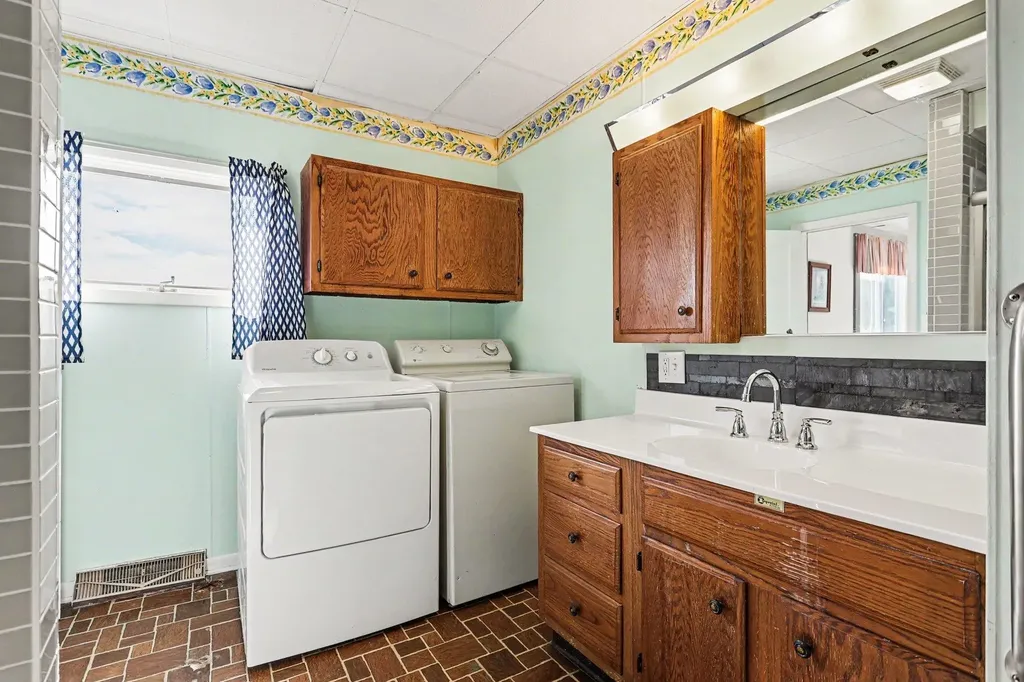 10981 Madison Road Seville Township MI 48832