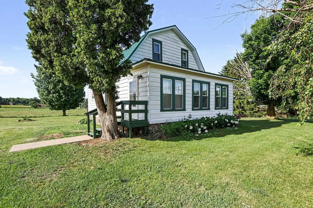 10981 Madison Road Seville Township MI 48832