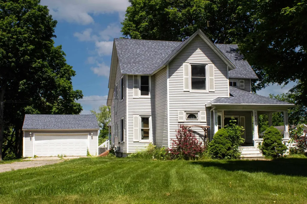 405 E Saginaw St. Louis City MI 48880