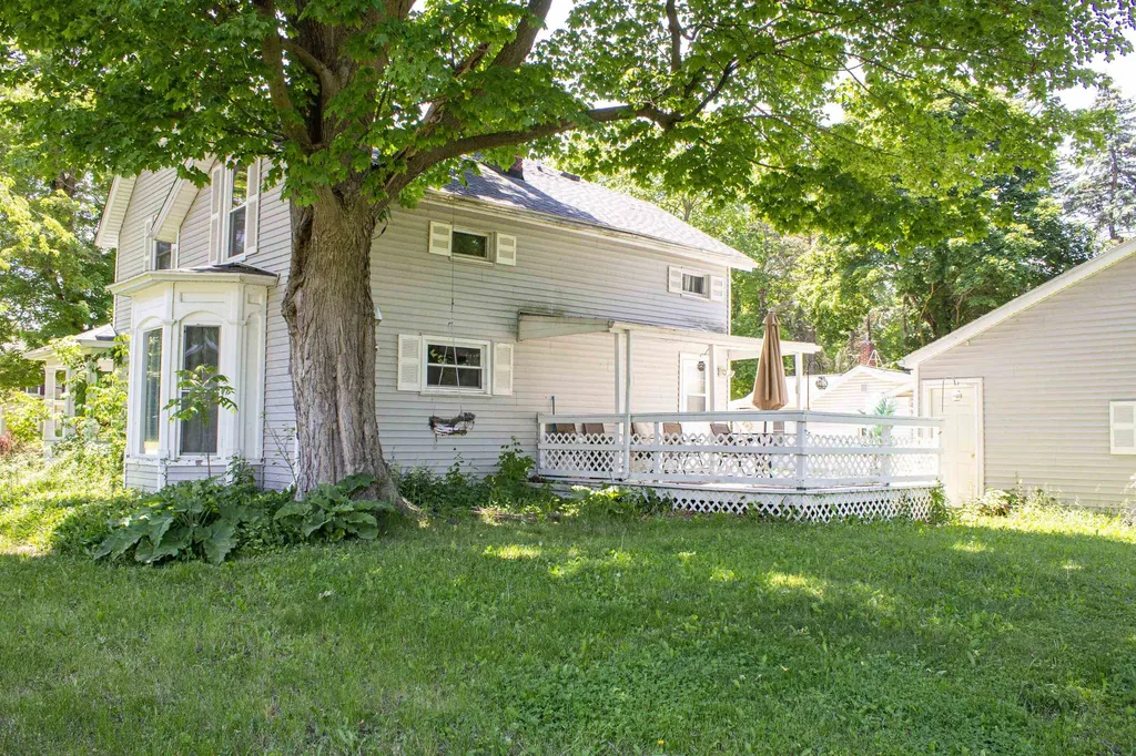 405 E Saginaw St. Louis City MI 48880
