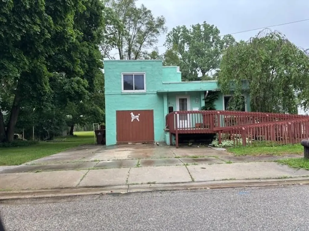612 Liberty Street Alma City MI 48801