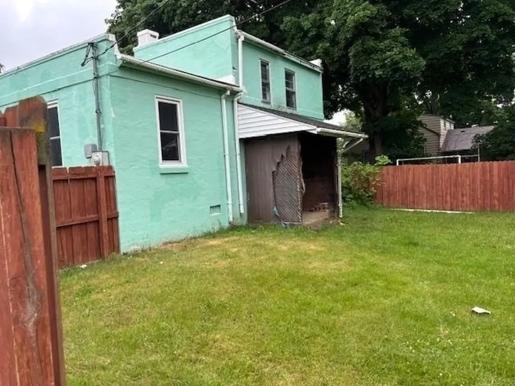 612 Liberty Street Alma City MI 48801