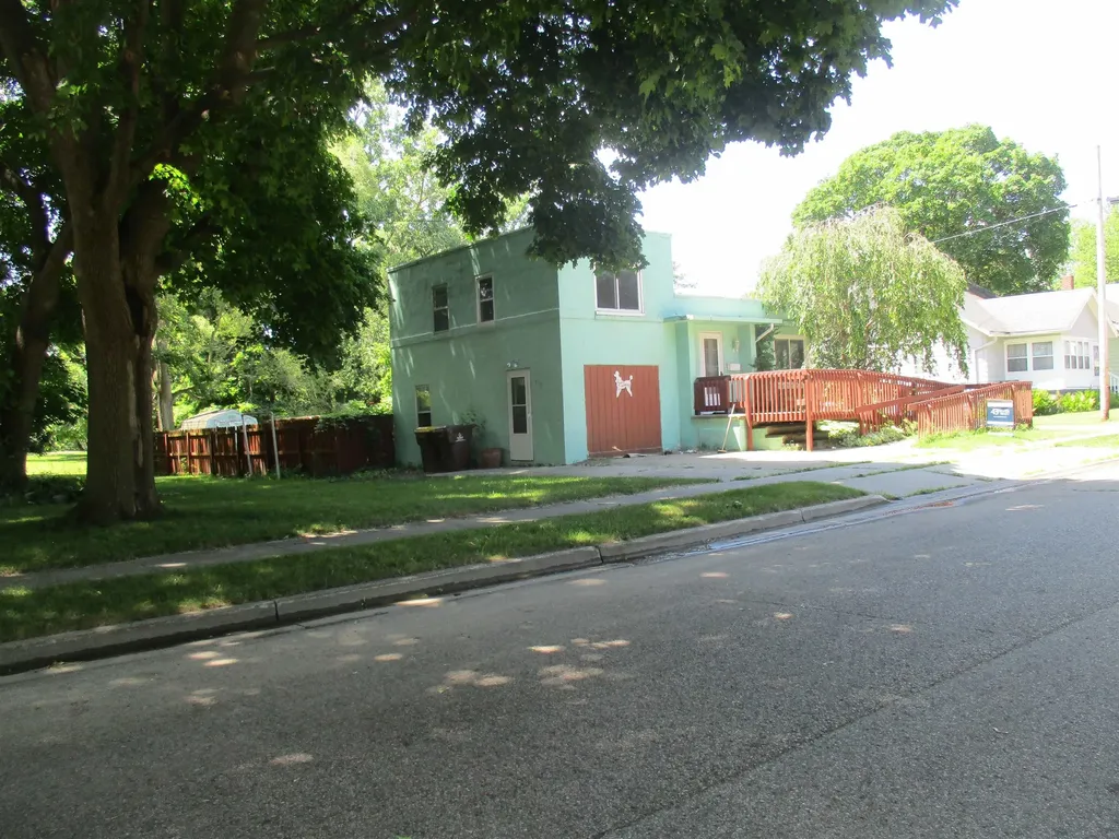 612 Liberty Street Alma City MI 48801