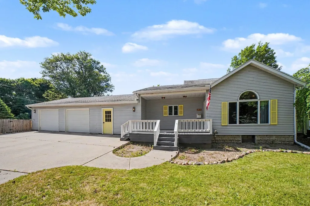121 W Hazel Street St. Louis City MI 48880