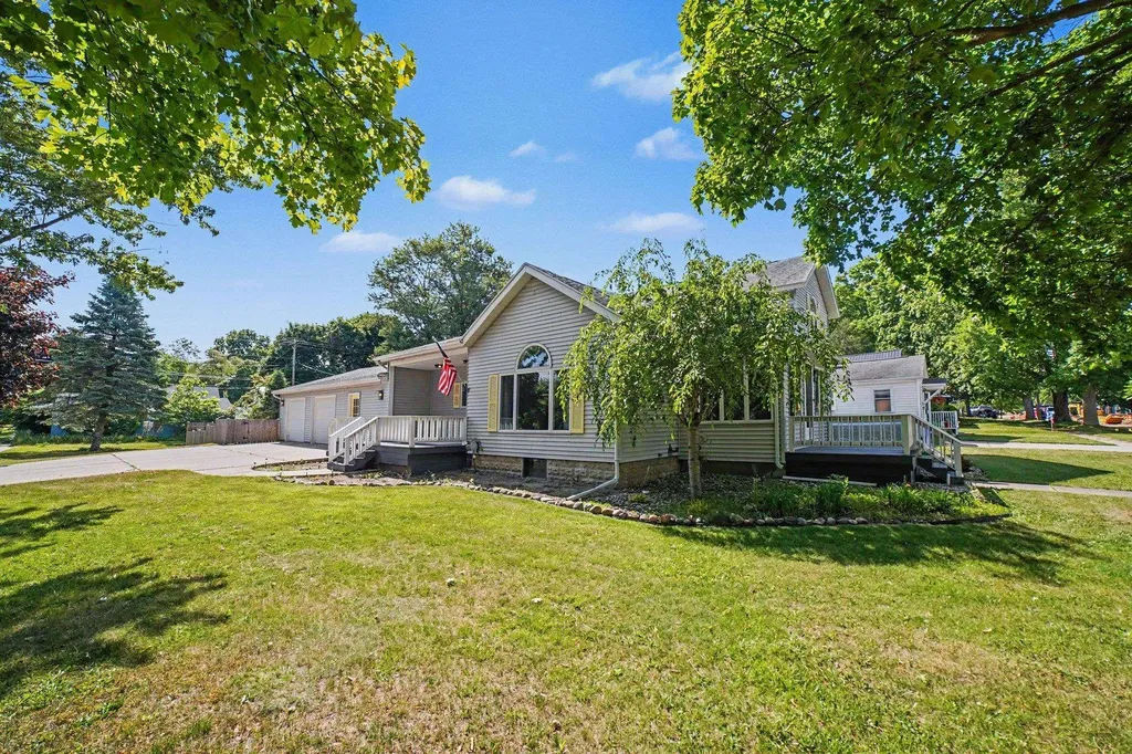 121 W Hazel Street St. Louis City MI 48880
