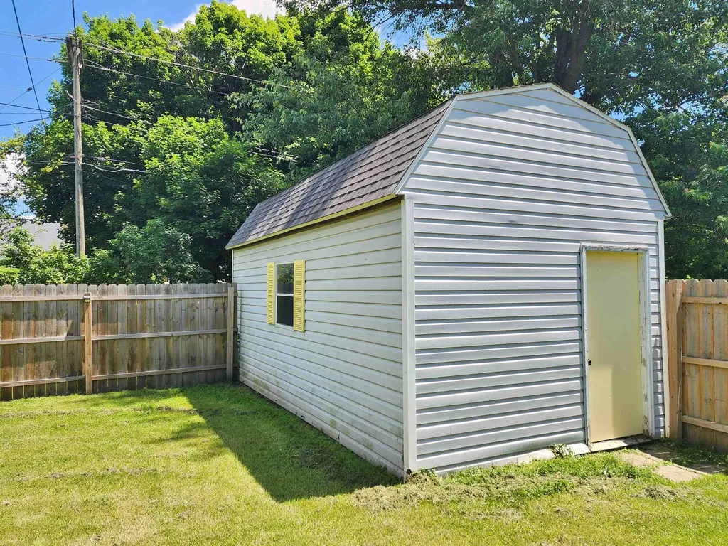 121 W Hazel Street St. Louis City MI 48880