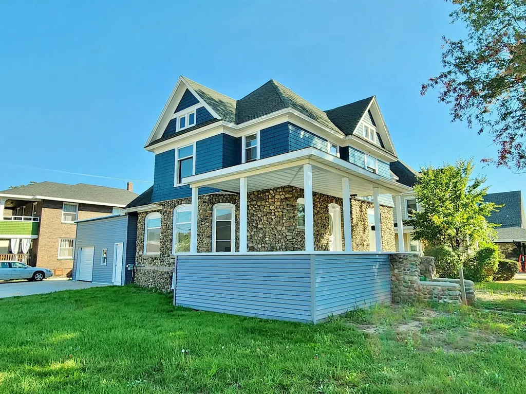 236 E Center Street Alma City MI 48801