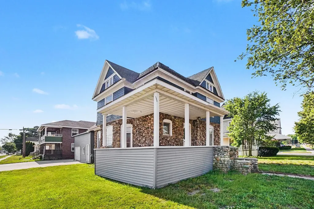236 E Center Street Alma City MI 48801
