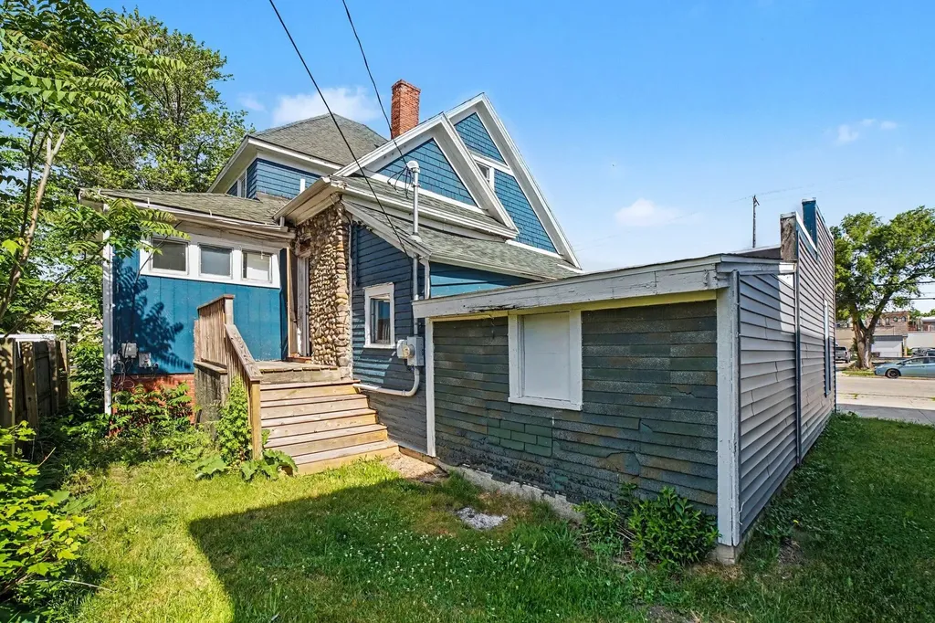 236 E Center Street Alma City MI 48801