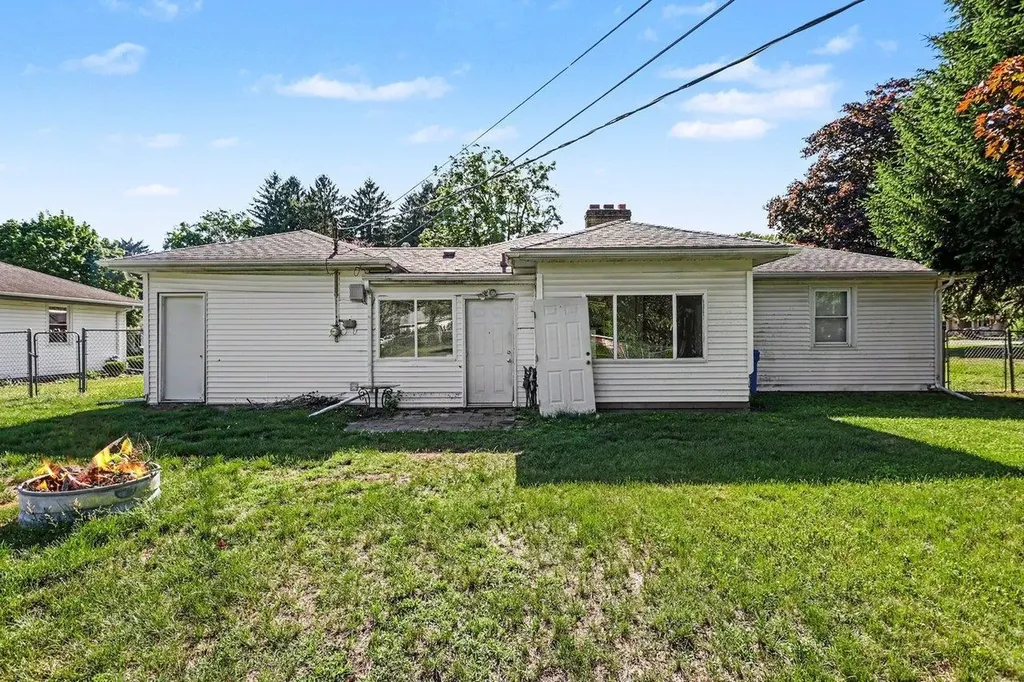 1109 Pacelli Street Saginaw Charter Township MI 48638